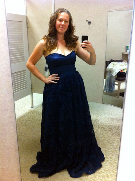 Mirror Self-Portraits Series Captures This Woman’s Remarkable Weight Loss