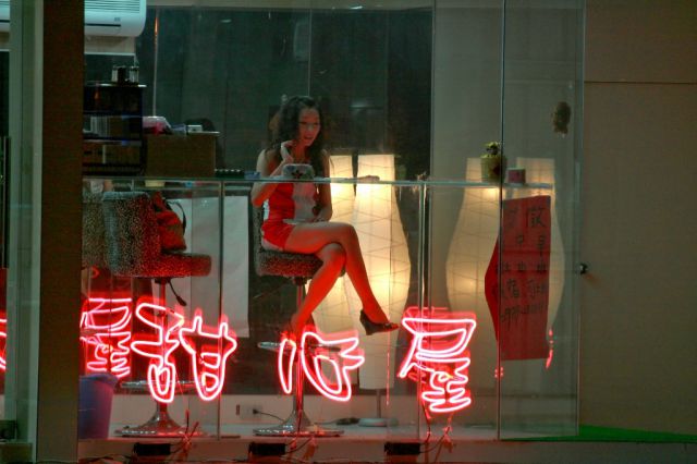 Provocative Attire Makes More Men Nuts for Betel Nuts