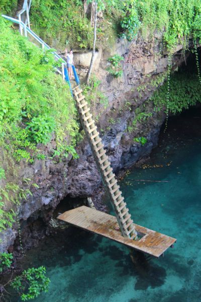 Sua Ocean Trench Is a Sight to Behold