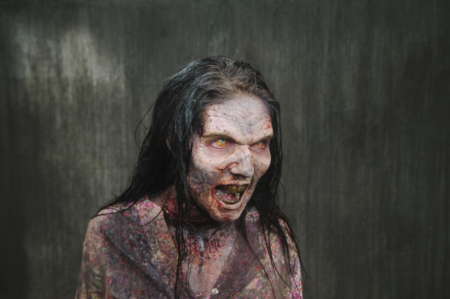 Beginilah Proses Wanita Cantik Menjadi Zombie Di Film The Walking Dead [ www.BlogApaAja.com ]