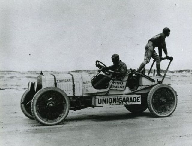 Pilots Perform Grand Aerial Stunts In the 1920s!