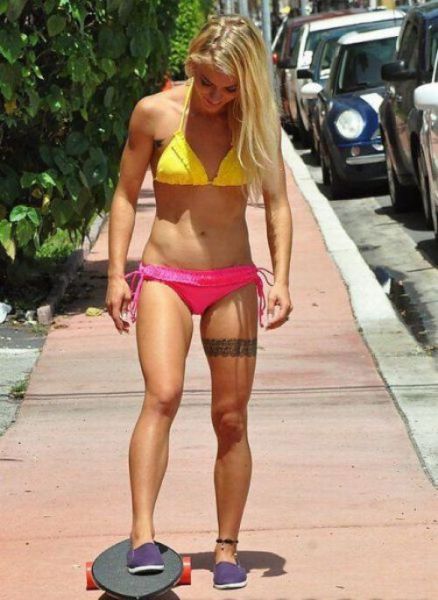 Girls That Are Just Too Fit to Flop!