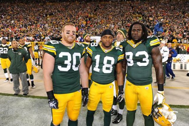 aaron_rodgers_is_a_photobombing_chief_640_20.jpg