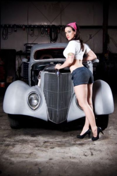 What’s Not to Love about These Pretty Pin Up Girls