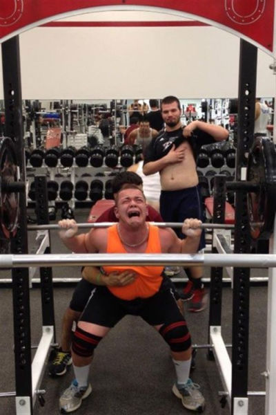 hilarious_gym_moments_caught_on_camera_640_27.jpg