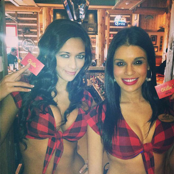 The Busty Waitrons Of Twin Peaks Restaurants Pics Izismile