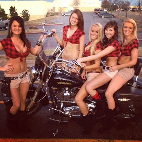 The Busty Waitrons Of Twin Peaks Restaurants Pics Izismile