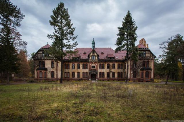 Deserted Hospital of Horror