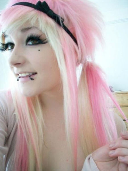 The Sometimes Scary but Still Cute Emo Girls