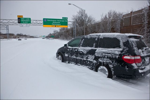 Huge Blizzard Covers US and Canada in Buckets of Snow