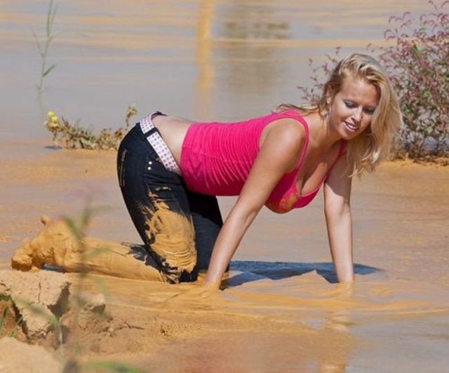 Girls Getting Filthy for Fun