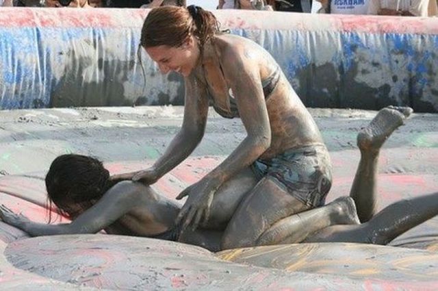 Girls Getting Filthy for Fun