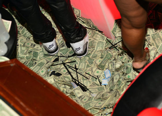 It Rains Money When Drake Visits a Strip Club