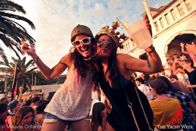 The Best Part Of Yacht Week Is The Bikini Babes Pics Izismile