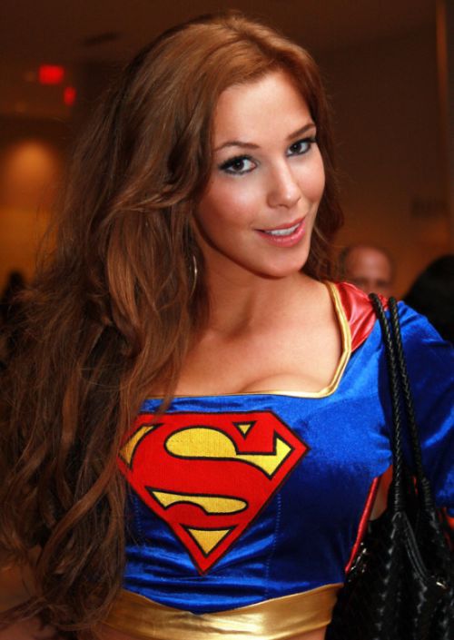 Cute Girls In Sexy Supergirl Costumes 26 Pics