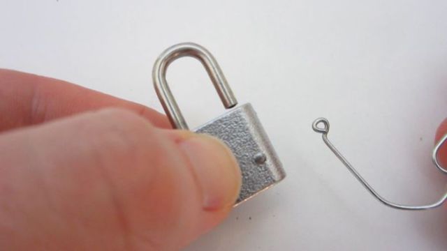Did You Know That a Paperclip Is an Excellent Lock-Picking Tool?