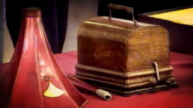 A First Look at the Items inside a 100 Year Old Time Capsule