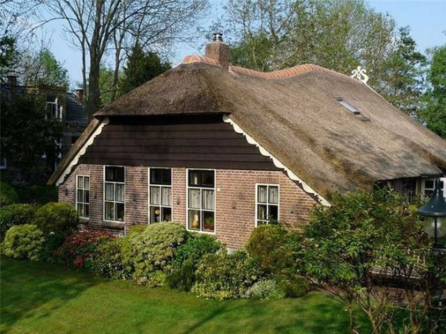 A Dutch Village Only Accessible by Boat