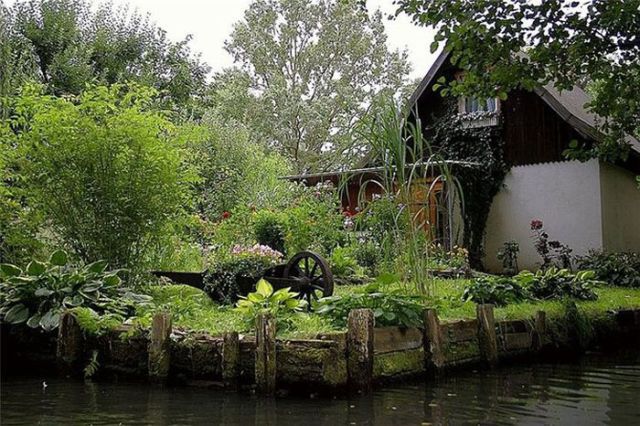 A Dutch Village Only Accessible by Boat