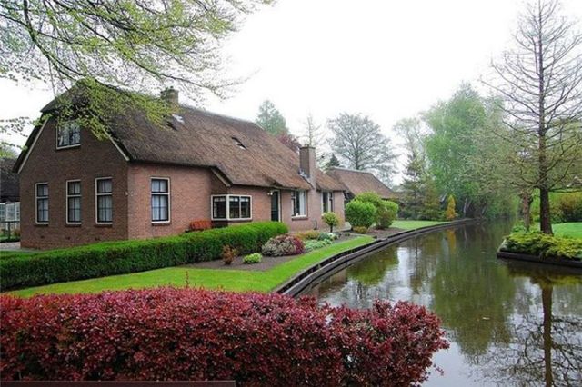 A Dutch Village Only Accessible by Boat