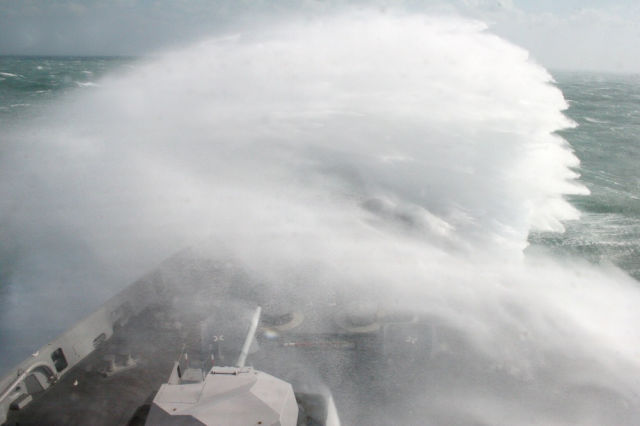 Great Photos Of Navy Ships In The Middle Of The Ocean Pics