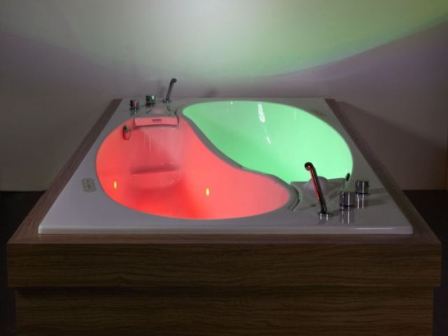 A Pricey Ying Yang Bathtub for Couples