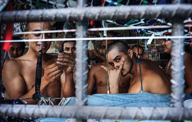 Criminals Crammed into Cages in El Salvador Prisons