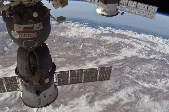 An Awe-Inspiring View of Earth of the International Space Station