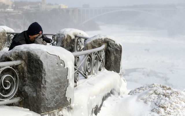 Niagara Falls Has Frozen Over Due to Lowest Recorded Temperatures
