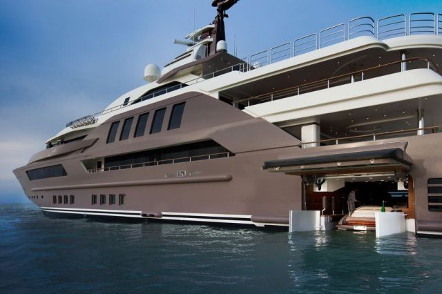 awesome_luxury_yacht_640_05.jpg