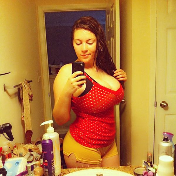Girls With Killer Curves 35 Pics
