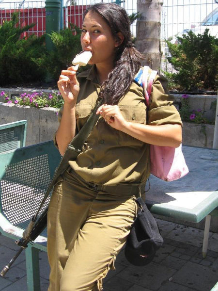 some_of_the_hot_israeli_girls_in_arms_640_10.jpg