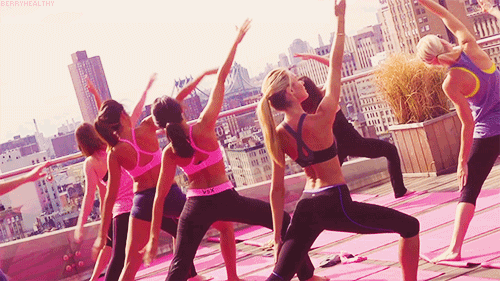 http://img.izismile.com/img/img7/20140301/1000/gifs_of_gorgeous_girls_getting_into_shape_28.gif