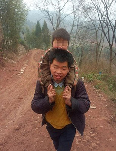 A Dad that Goes the Extra Mile for His Son…Literally!