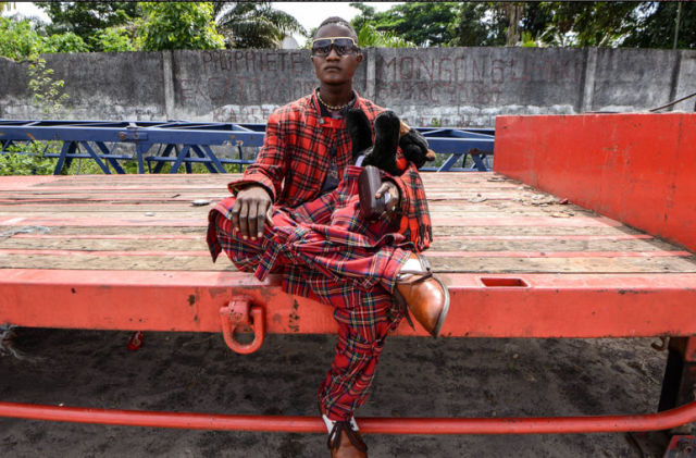 http://img.izismile.com/img/img7/20140325/640/the_congo_may_be_poor_but_the_men_dress_to_impress_640_14.jpg