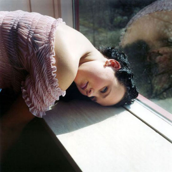 Позирующих моделей в очень неудобном положении