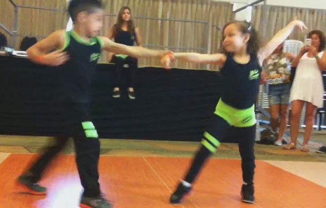 Mind-Blowing World Champion Salsa Dancers