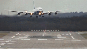 airplane_takeoffs_and_landings_gifs_that