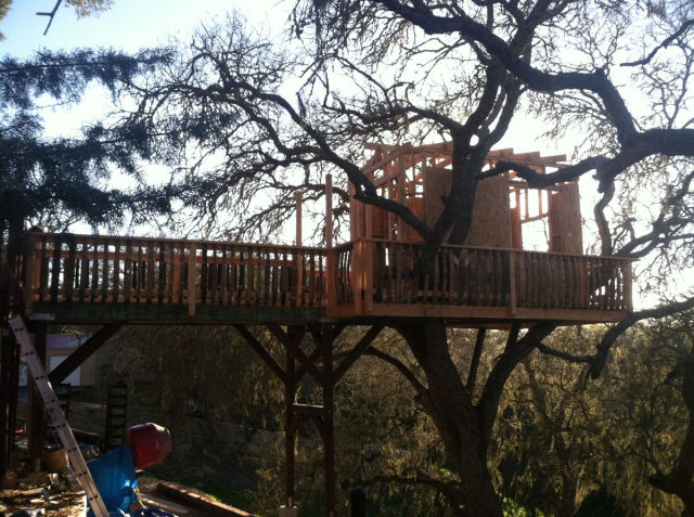 a_diy_tree_house_that_will_knock_your_so