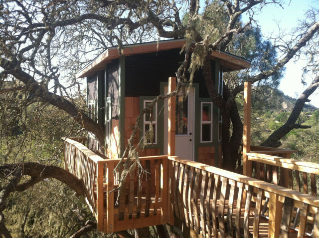 a_diy_tree_house_that_will_knock_your_so