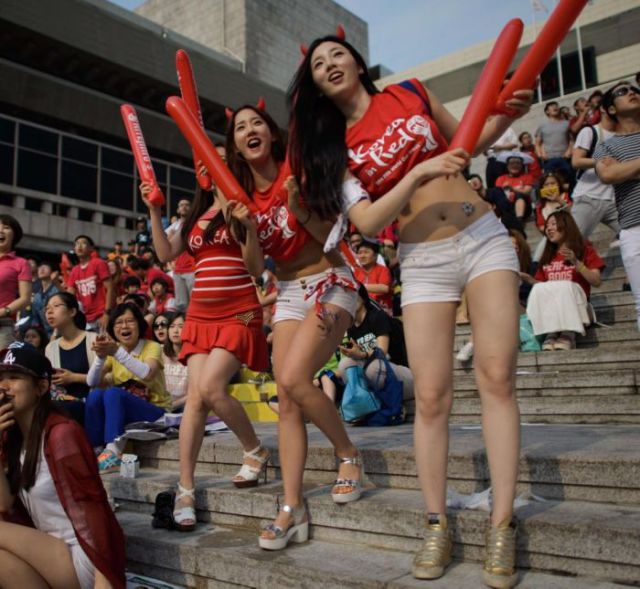 Beautiful Girls Who Came Out to Support Their World Cup Teams