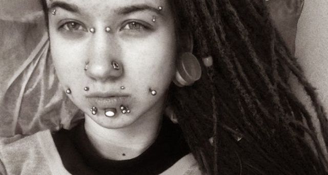 http://img.izismile.com/img/img7/20141013/640/the_cute_girl_who_went_for_a_hardcore_makeover_640_16.jpg