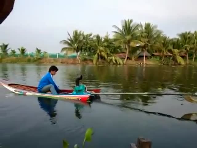Check Out This Insanely Fast Homemade Thai Motorboat (VIDEO)
