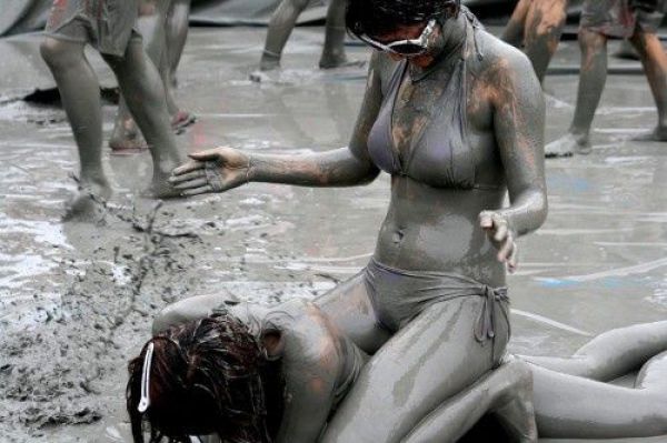 It’s Always More Fun When Girls Get Dirty!