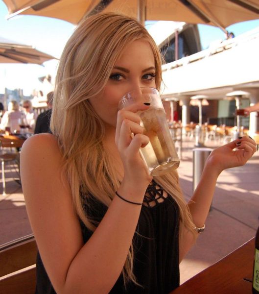 A Few Gorgeous Girls Will Make Your Day So Much Better
