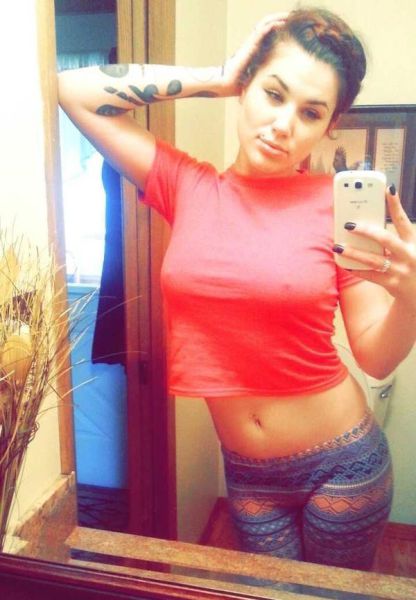 we_dont_mind_if_you_go_braless_640_13.jpg