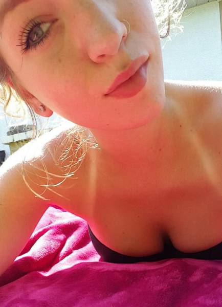 tan_lines_are_just_part_of_the_summer_season_640_01.jpg