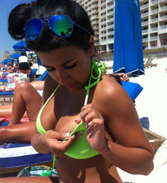 tan_lines_are_just_part_of_the_summer_season_640_10.jpg