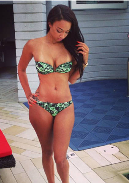 tan_lines_are_just_part_of_the_summer_season_640_19.jpg