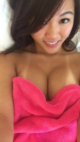 tan_lines_are_just_part_of_the_summer_season_640_32.jpg